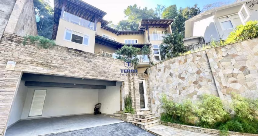 Casa para venda em Badu de 280.00m² com 6 Quartos, 5 Suites e 3 Garagens