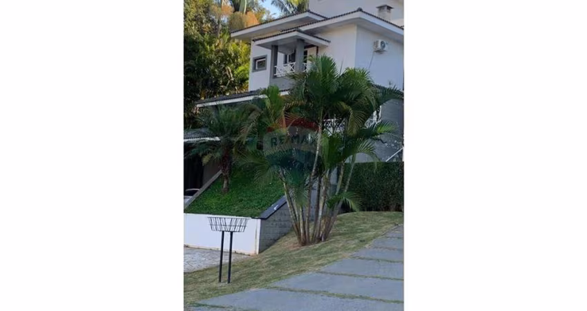 Casa para alugar em Parque Residencial Itapeti de 290.00m² com 3 Quartos e 1 Suite