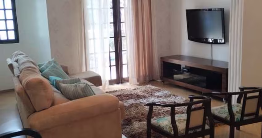 Sobrado para venda em Centro de 243.00m² com 3 Quartos, 2 Suites e 2 Garagens