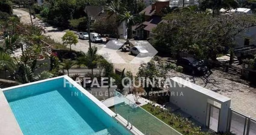 Casa à Venda, 6 Quartos sendo 5 Suítes, 2 Vagas, Piscina, 600m² Privativos, Praia Brava, Florianópolis - SC