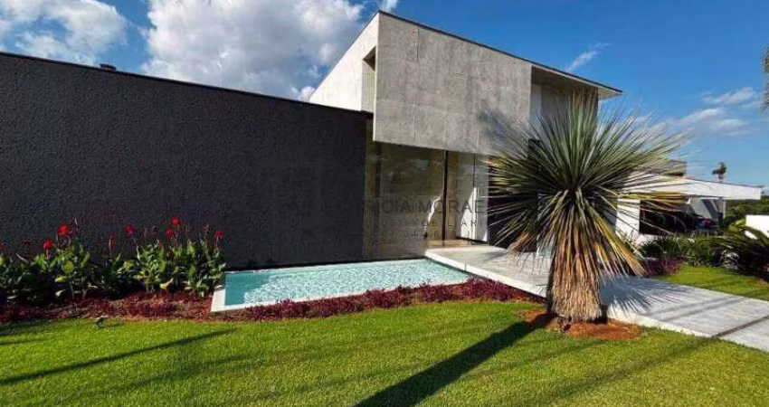 Casa obra-prima da arquitetura moderna, com 870m² na Fazenda Imperial