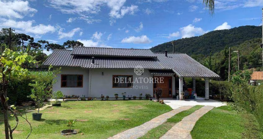 Casa com 3 dormitórios à venda, 122 m² por R$ 890.000,00 - Vargem Grande - Teresópolis/RJ