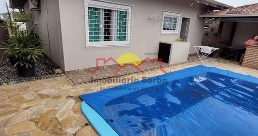 Casa Semi Mobiliada com 04 Dormitórios e Piscina