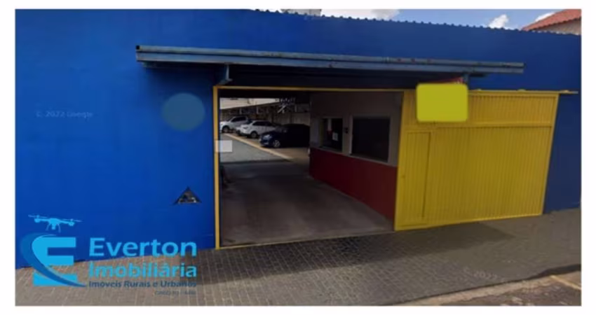 Imóvel comercial com 419 m2 de construção em terreno de 560m2