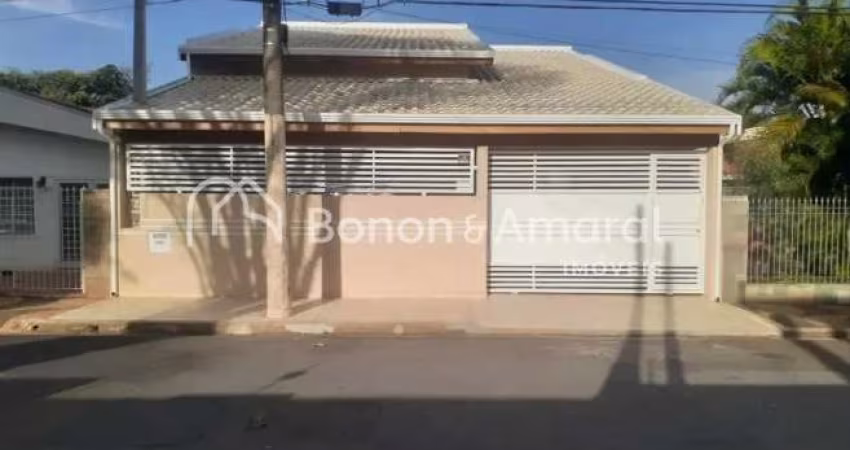 Casa de Alto Padrão com 3 Dormitórios, Espaço Gourmet e 4 Vagas de Garagem em Localização Privilegiada