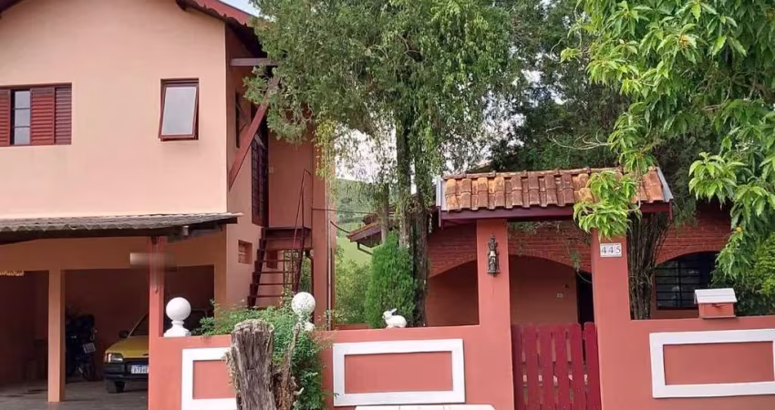 BELÍSSIMA CASA URBANA EM SÃO BENTO DO SAPUCAÍ/SP