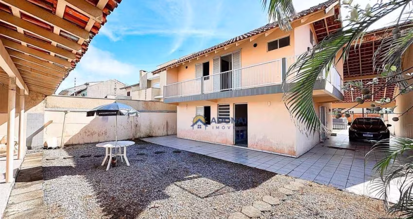 Casa APENAS 01 QUADRA DO MAR!!  com 6 dormitórios à venda, 240 m² por R$ 990.000 - Eliana - Guaratuba/PR