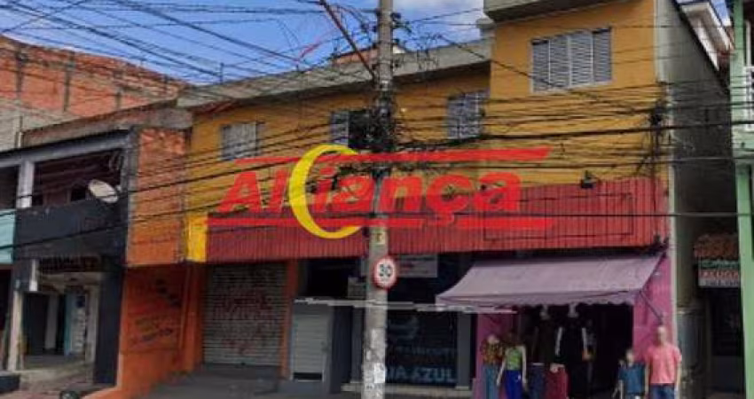 Casa estilo Kitnet para alugar, 35m² - Cocaia, por R$ 750,00