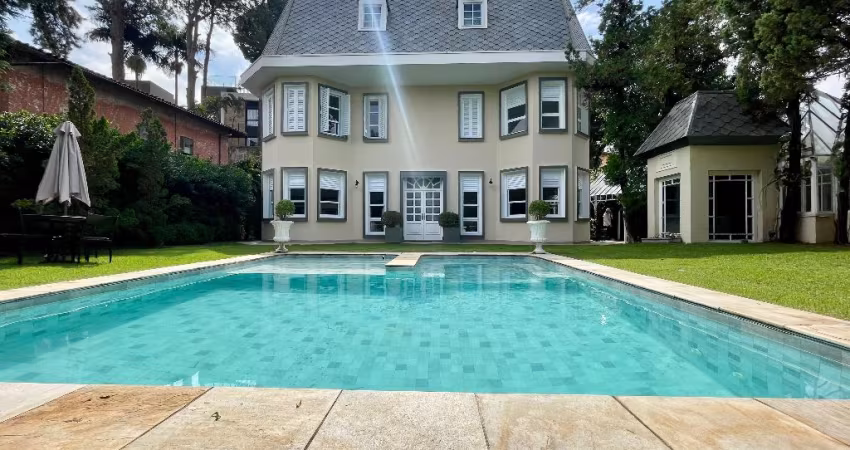Casa com 5 suítes para locação no Morumbi!