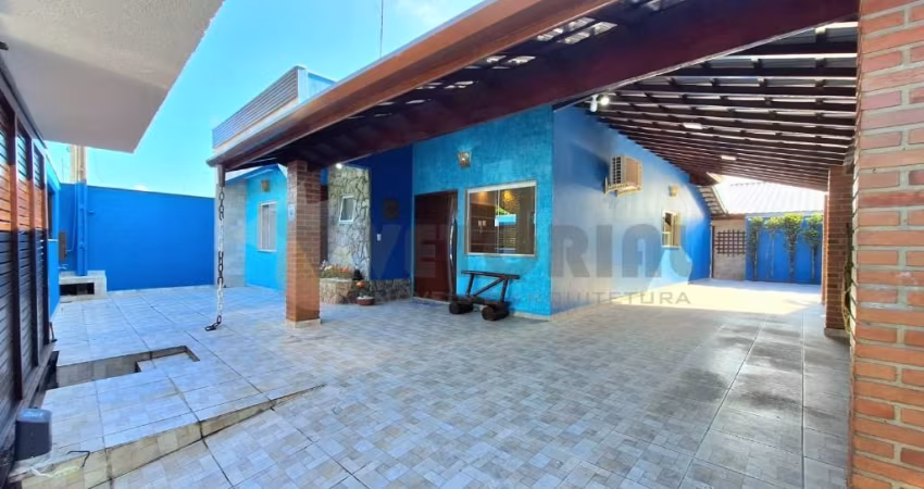 Casa com 4 Suítes e Piscina, Jardim Britânia  Caraguatatuba SP
