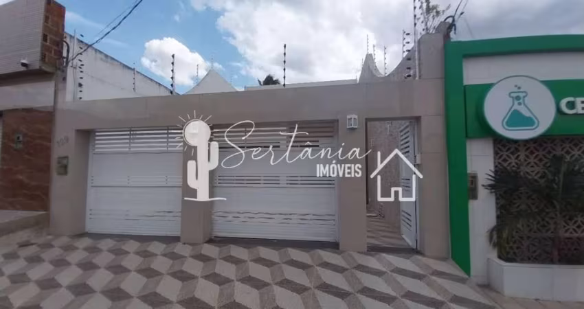 Casa para Venda com Excelente Localização na Rua Floriano Peixoto 129 – Centro – Sertânia/PE.