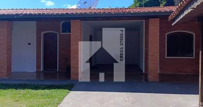 Casa Térrea à VENDA ou LOCAÇÃO,  com 420m de área construída, toda avarandada,  cozinha planejada,