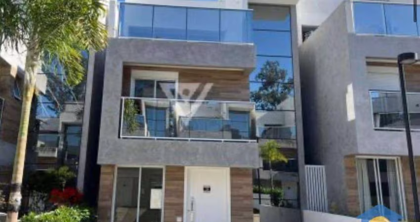Única casa com piscina  privativa do condomínio.