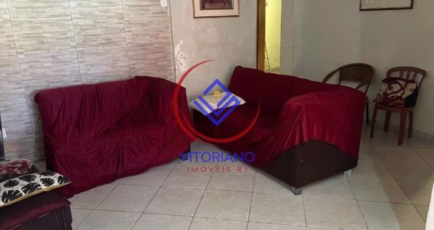CASA FRENTE DE RUA DE TRÊS QUARTOS  E GARAGEM Á VENDA EM MARECHAL HERMES!