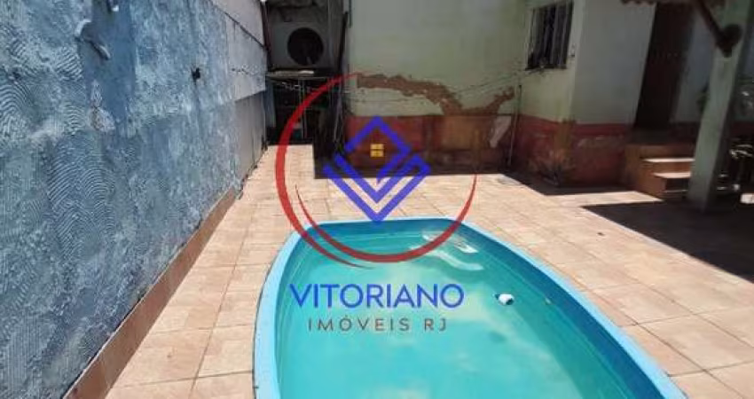 CASA TRÊS QUARTOS E PISCINA Á VENDA EM MARECHAL HERMES!