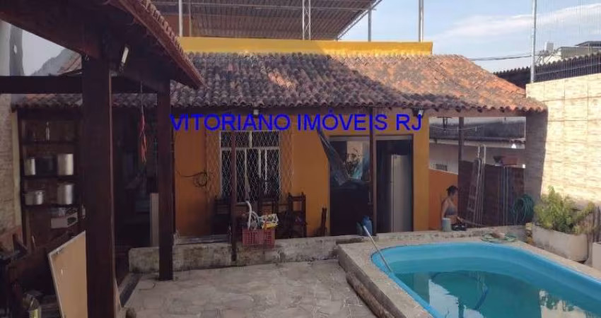 CASA  TRÊS QUARTOS Á VENDA EM RICARDO DE ALBUQUERQUE!