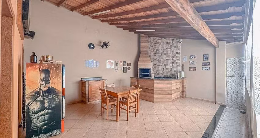 Casa com espaço gourmet e churrasqueira