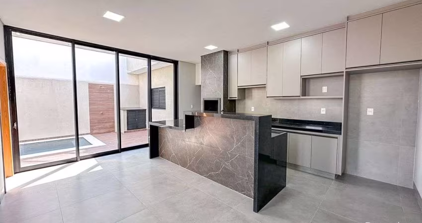 Linda casa com piscina à venda no condomínio Villa Madalena