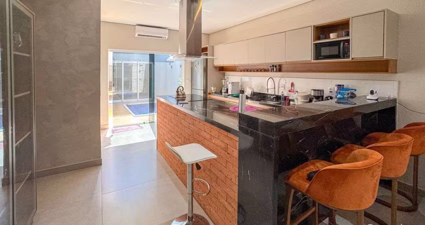 Casa com piscina à venda no condomínio Barcelona
