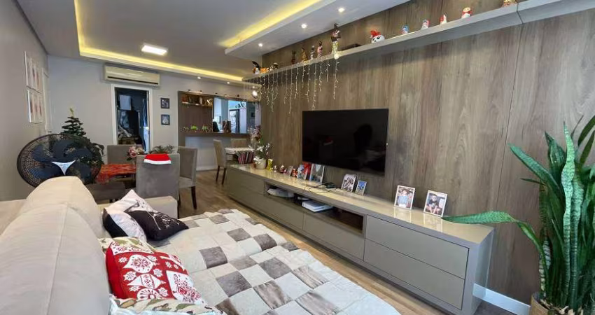 EXCLUSIVIDADE - Amplo apartamento com 3 dormitórios a poucos metros do mar em Coqueiros
