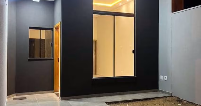 Casa à Venda em Londrina: 3 Dormitórios e 1 Suíte por R$399K
