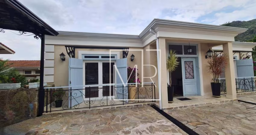 Casa com 5 dormitórios sendo 4 suítes à venda, 638 m² por R$ 6.400.000 - Condomínio Flamboyant - Atibaia/SP