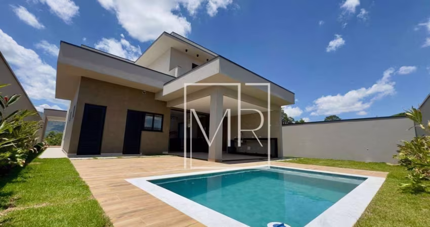 Casa Elegante e alto padrão 03 suítes 04 vagas Condomínio Terivá