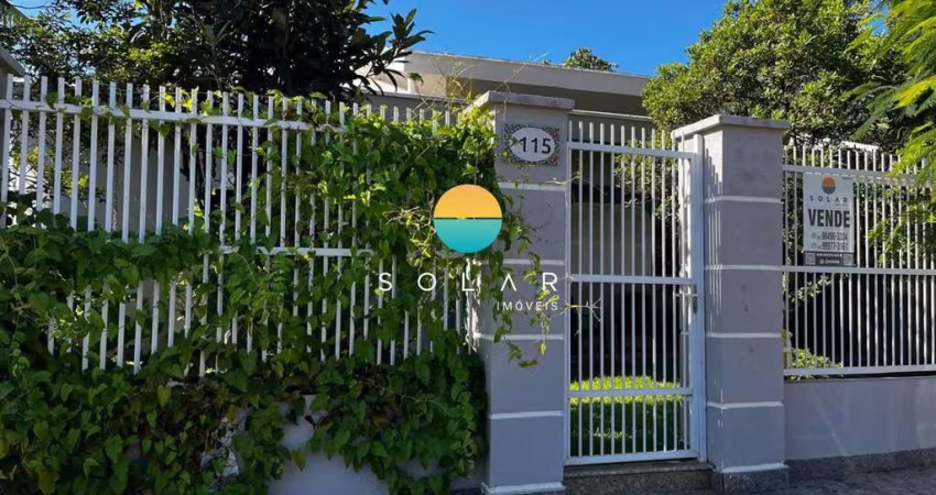 Casa Para Vender com 2 suítes e mais 02 dormitórios, aprox. 100m da Praia Grande em Penha/SC. Ref. 450