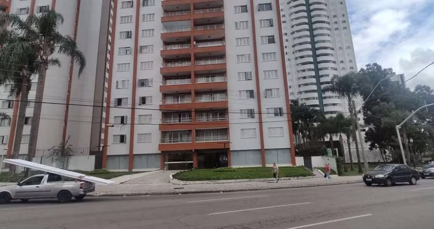 Apartamento amplo, proximo do Shopping Mueller, Centro Civico, Passeio Publico