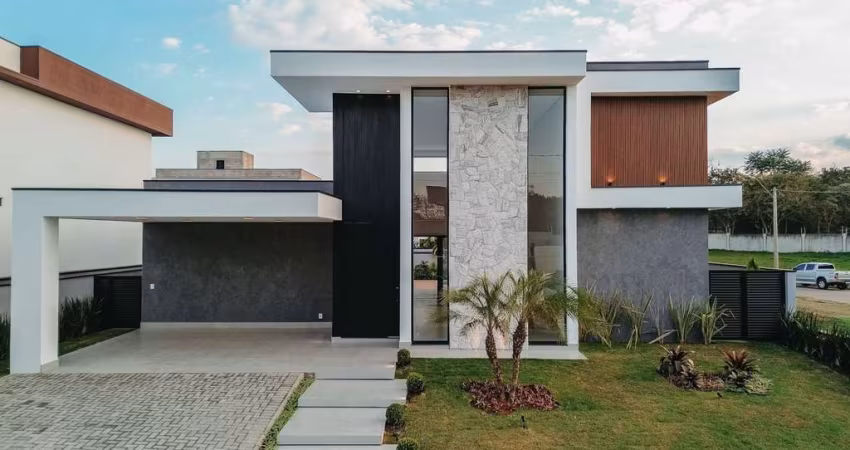 Casa à venda no Condomínio Portal dos Bandeirantes em Salto/SP.
