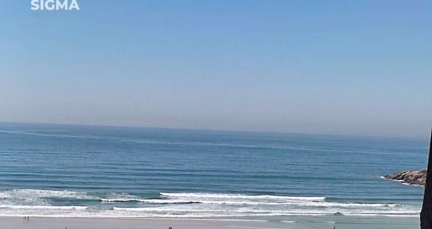 Apartamento localizado na Praia das Pitangueiras, 3 dormitórios sendo 1 suíte, 120 M² de área útil, Vista para o mar, Reformado .