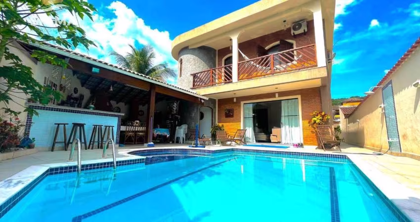 Casa à venda com 4 dormitórios - Piscina e churrasqueira - Condomínio com segurança e lazer - Jardim Albamar, Guarujá/SP