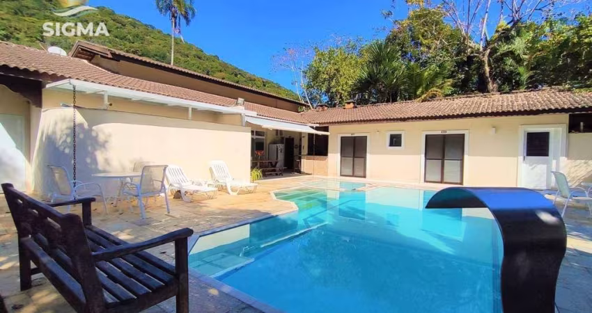 Casa na praia, Condomínio fechado, 5 suítes, Piscina, Churrasqueira, Albamar, Guarujá.