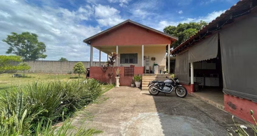 Chácara à venda no Bairro Gleba Califórnia em Santa Bárbara d'Oeste com 2 quartos, sendo 1 banheiro social e 1 vaga de garagem