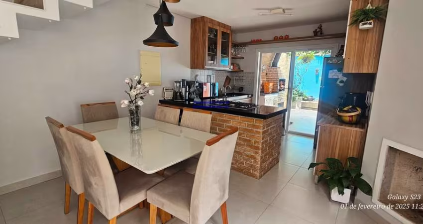 Granja Viana linda casa com 3 Quartos e 3 banheiros à Venda, 105 mR$  720.000,00 à venda