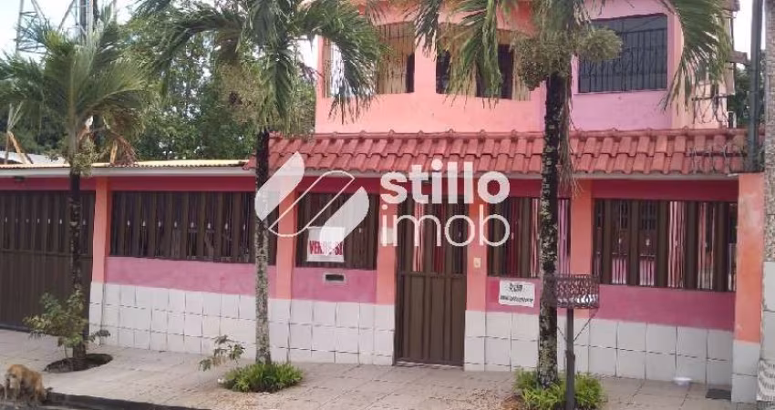 CASA NO CONJUNTO PETROS - ALEIXO