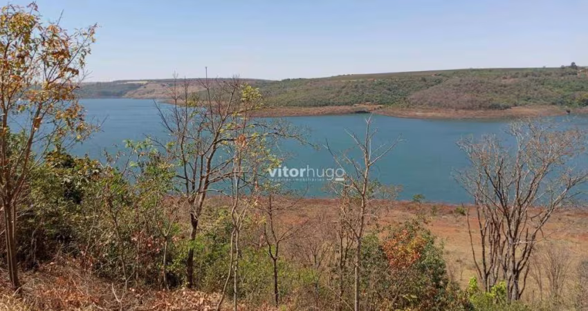 FAZENDA EM NOVA PONTE, 70 km de Uberlândia, 21,27 hectares, 1.770 margeando a represa de Nova Ponte. Vale a pena conferir