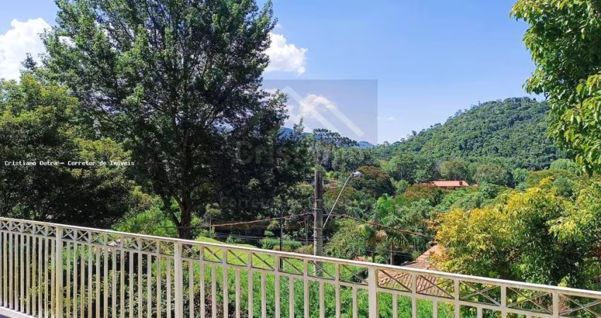 Casa para Venda em Santo Antônio do Pinhal, Rio Preto, 1 dormitório, 3 suítes, 2 banheiros, 2 vagas