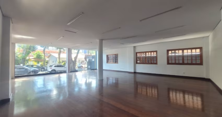 Casa sobrado comercial no Jd. Esplanada para locação.