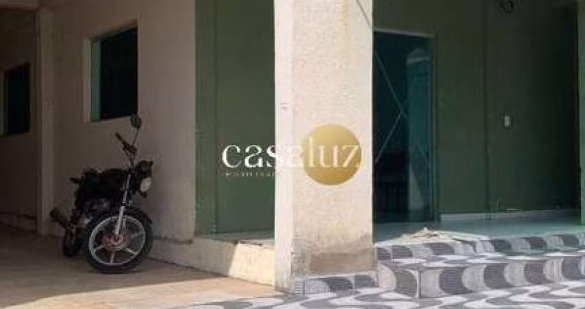 Casa comercial localizada no centro de Sarzedo