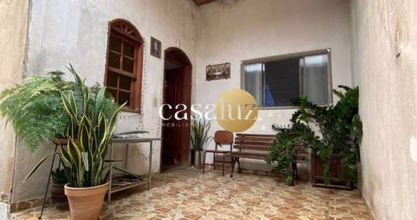 Casa localizada no bairro Icaivera/ Betim