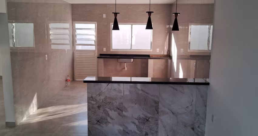 CASA A VENDA, BOAS VIZINHANÇAS, MUITO BEM LOCALIZADO, VENHA NOS VISITAR.