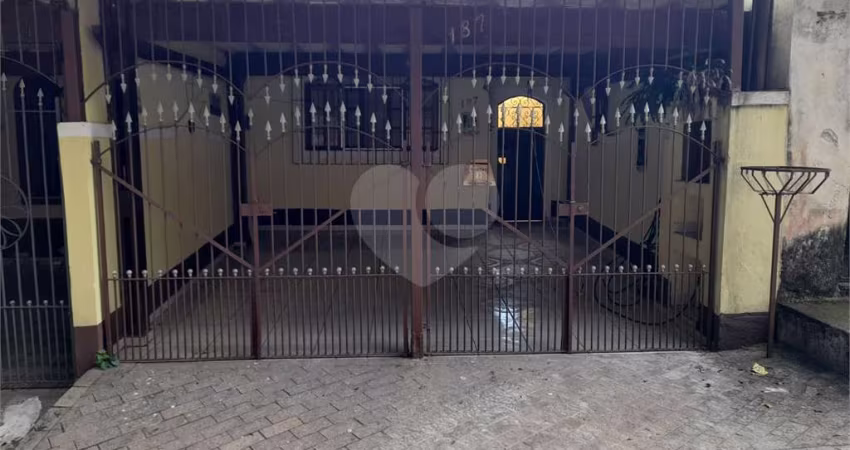 Casa térrea com 2 quartos à venda em Jardim Lallo - SP
