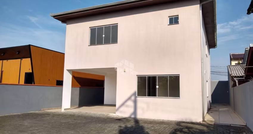 Sobrado no condomínio Leal  em Camboriú com 3 suítes