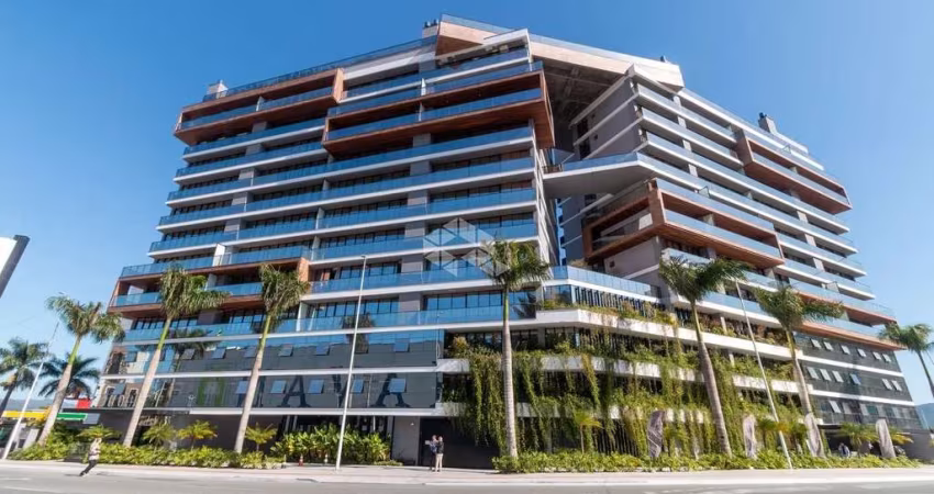 Apartamento 2 quartos, sendo 2 suítes com 2 vagas de garagem. Localizado anexo ao Balneário Shopping