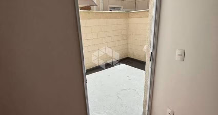 Apartamento com 2 quartos/dormitórios no bairro Serraria, em São José- SC