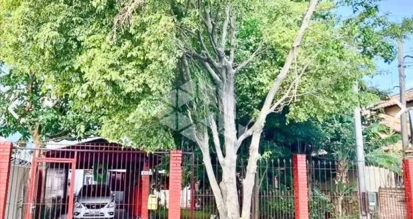 Casa / 3 Dormitórios / 2 Vagas / Pátio / Estância Velha / Moinhos de Vento / Canoas / RS