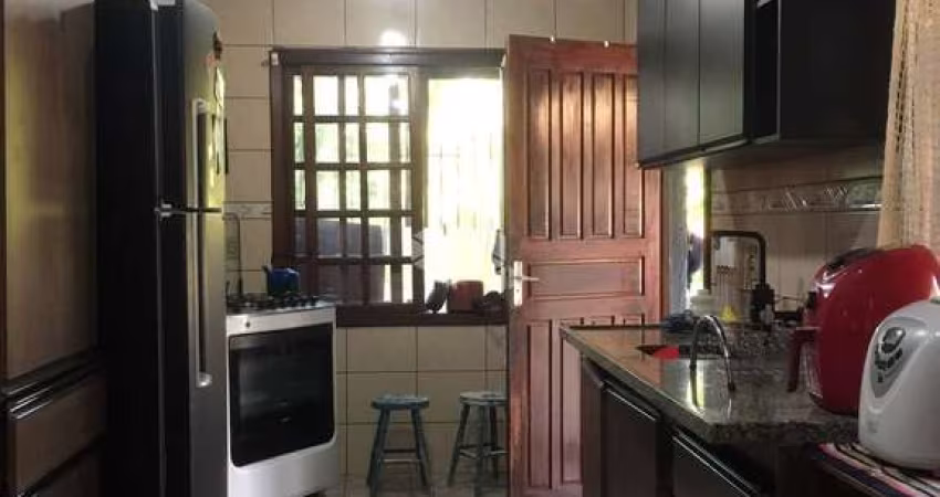 Casa no Condomínio  Cantegril , 3 quartos, 1 suíte,  3 banheiros e 2 vagas.