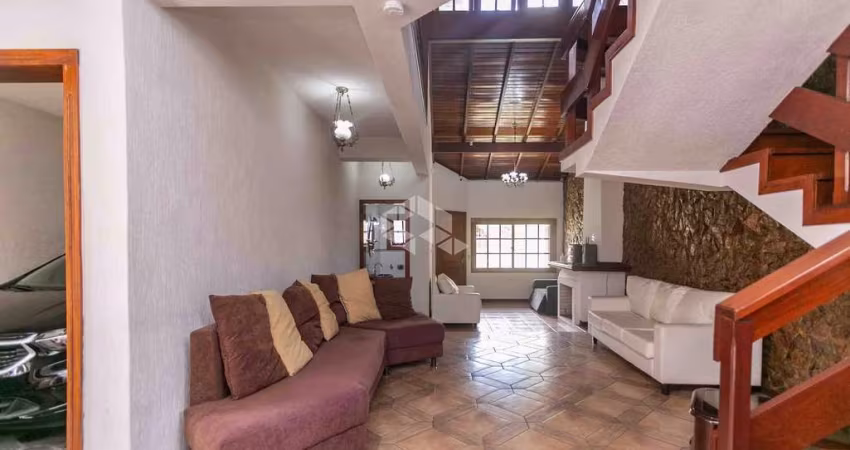 Casa de 5 Dormitórios com Piscina no Jardim Floresta