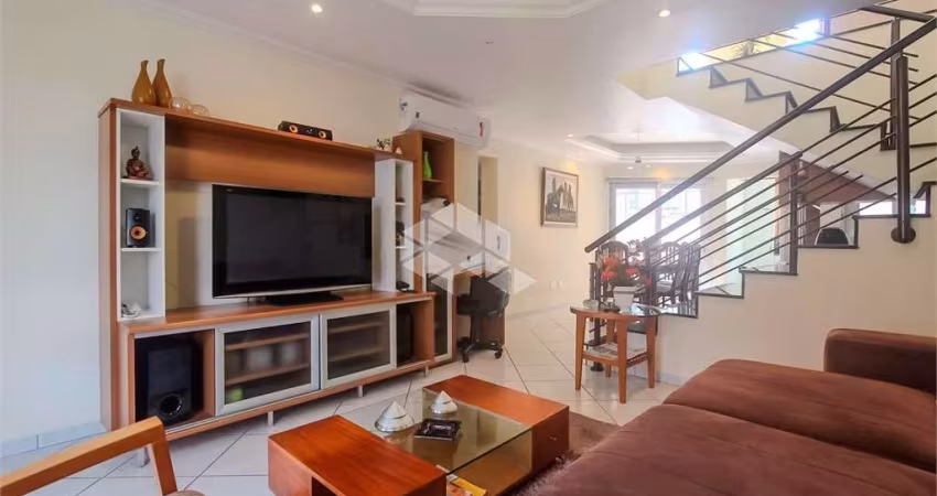 Casa 250m² com 4 Dormitórios em Condomínio Fechado no Ecoville